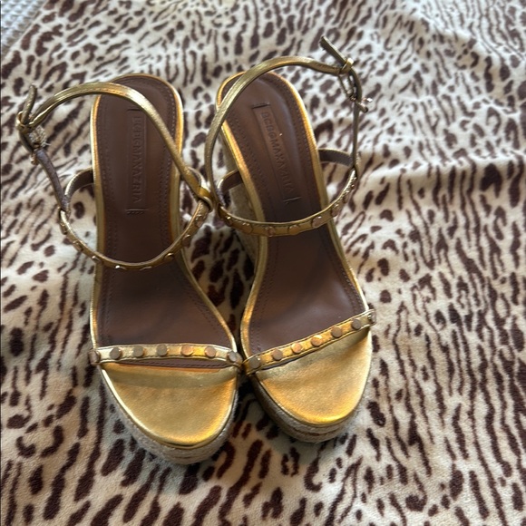 BCBGMaxAzria Gold Wedge Shoes with Metallic Finish - Picture 1 of 4
